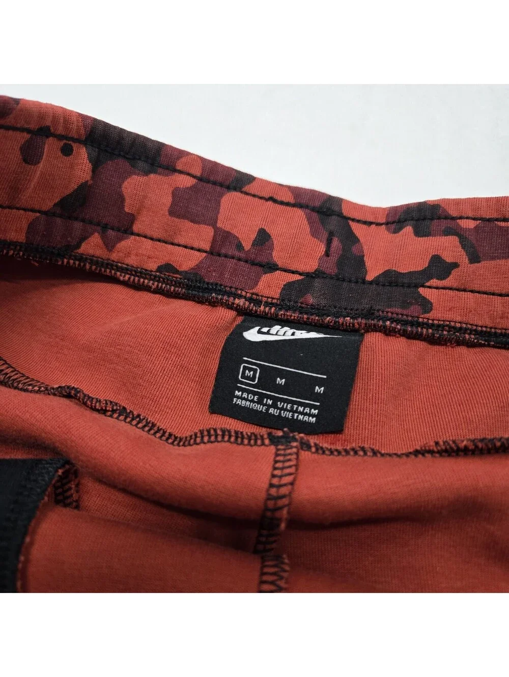 Size MEDIUM Nike Sportswear Tech Fleece Camo Jogger Pants Red Black CJ5981-603